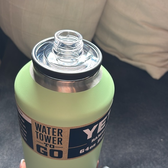 YETI Rambler 64oz - Picture 5 of 11
